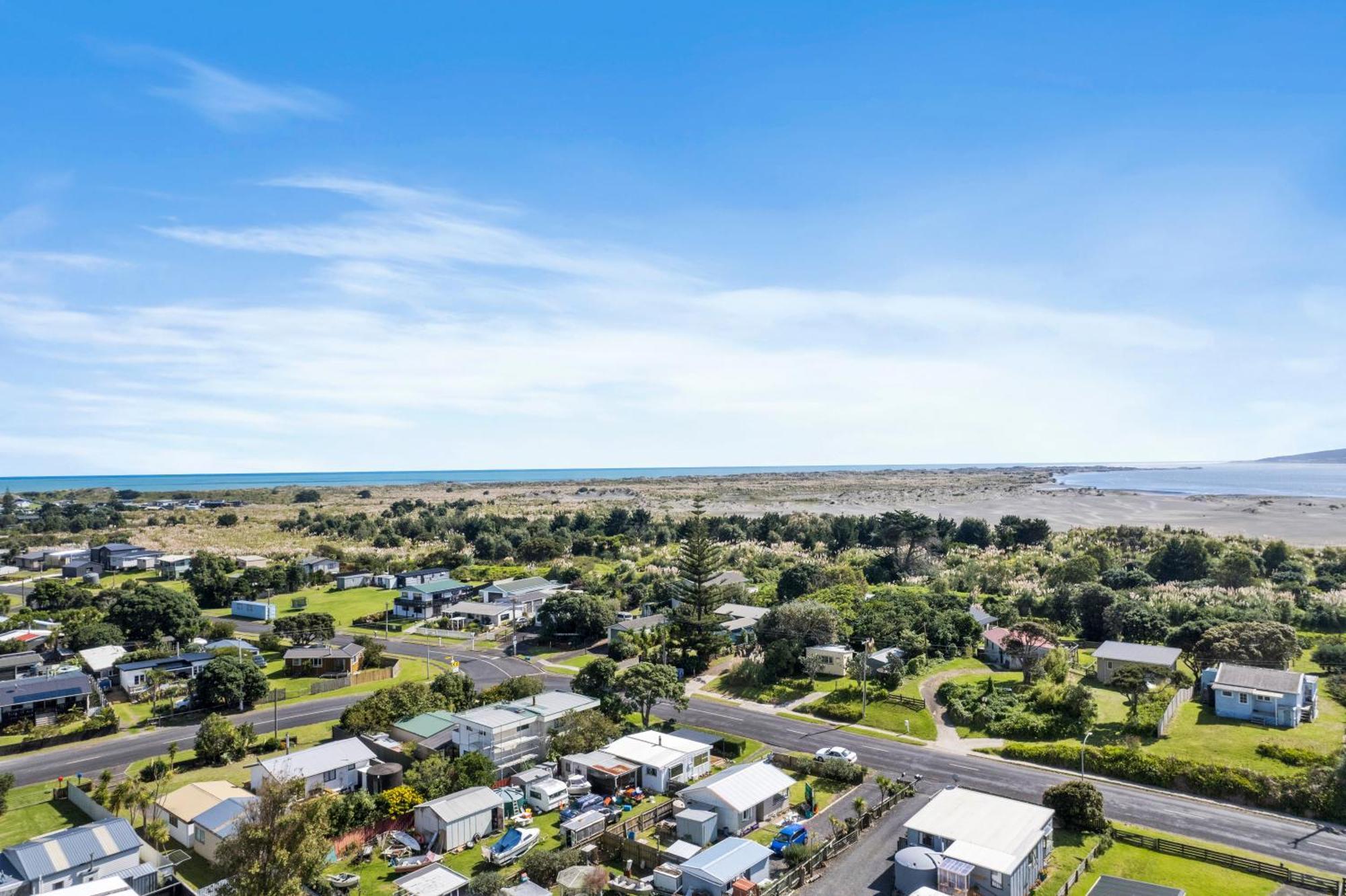 Port Waikato Holiday Park Exterior photo