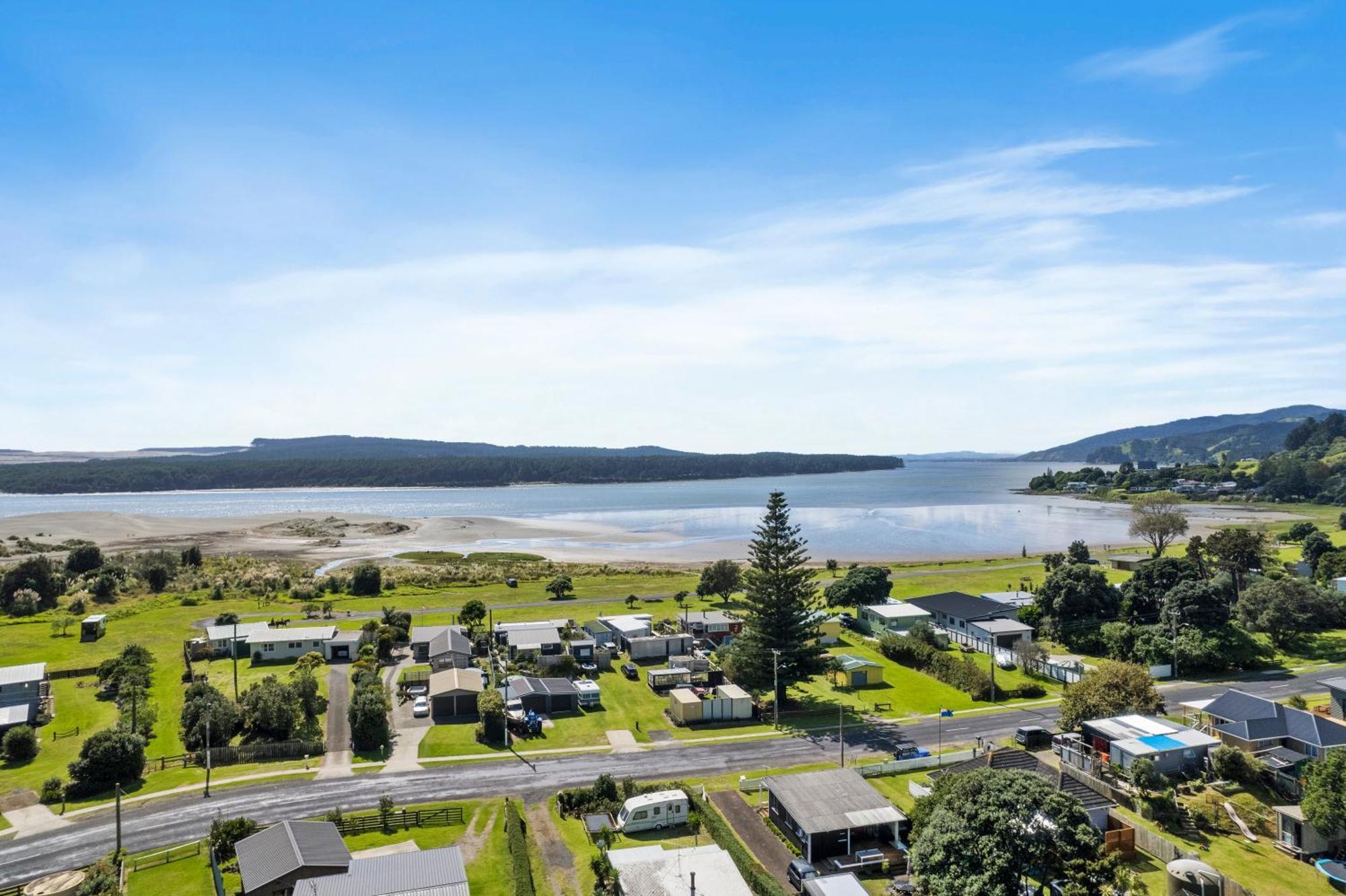 Port Waikato Holiday Park Exterior photo