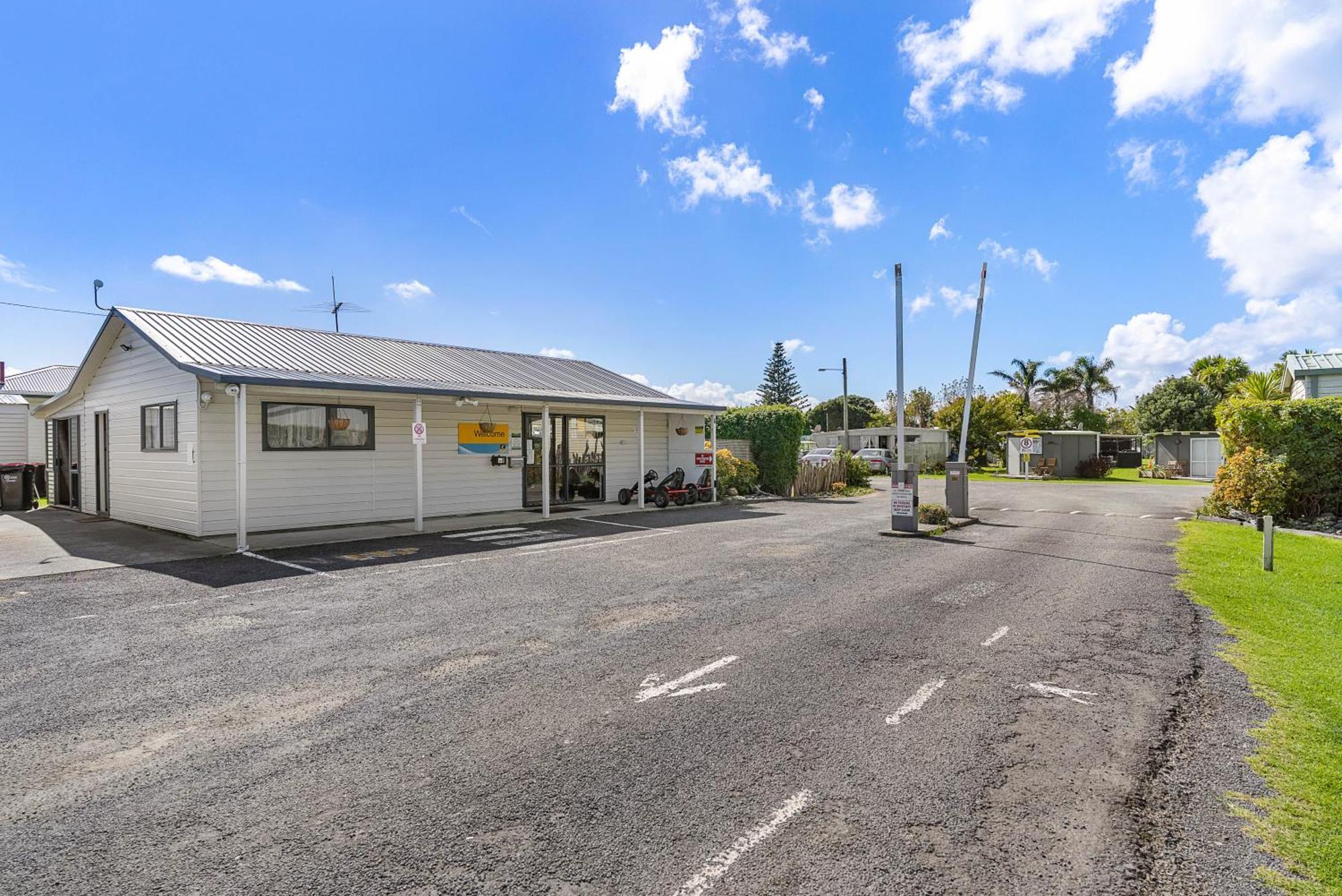 Port Waikato Holiday Park Exterior photo